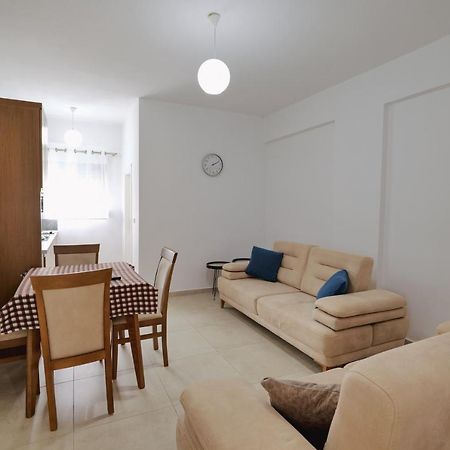 Violeta Apartments Ксамил Екстериор снимка
