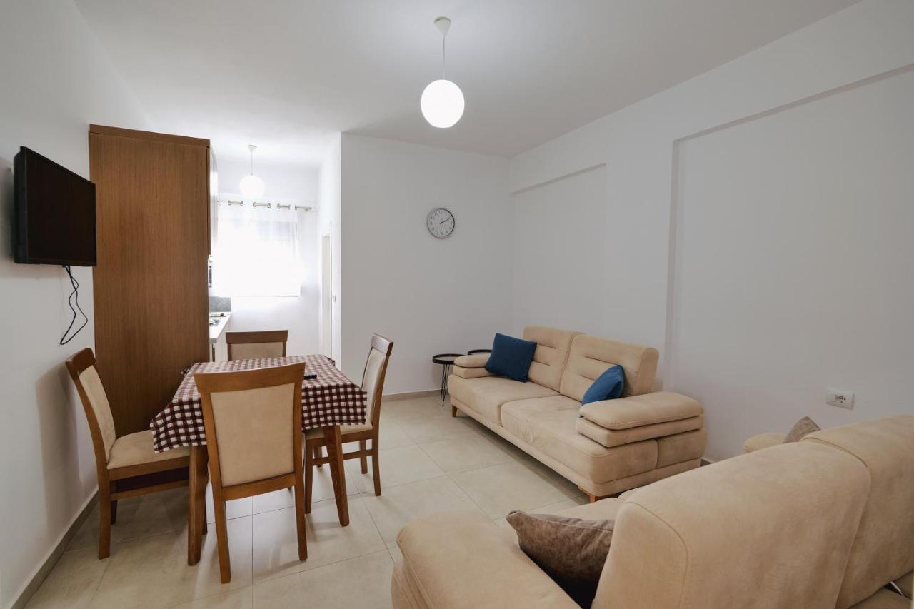 Violeta Apartments Ксамил Екстериор снимка