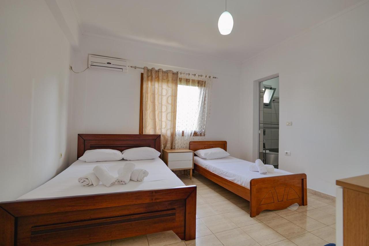Violeta Apartments Ксамил Екстериор снимка