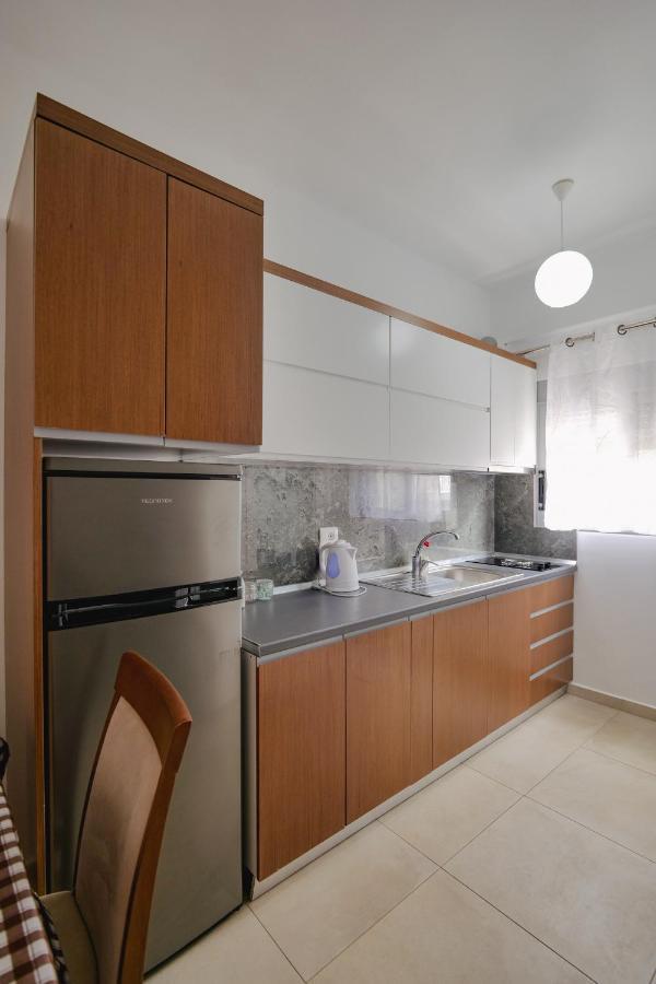 Violeta Apartments Ксамил Екстериор снимка