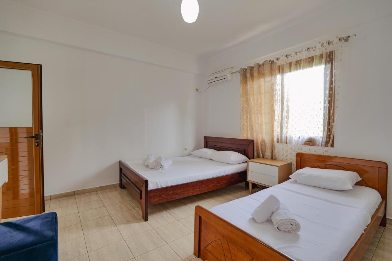 Violeta Apartments Ксамил Екстериор снимка
