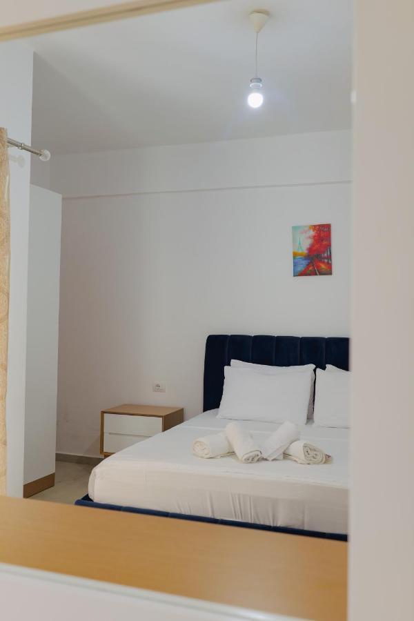 Violeta Apartments Ксамил Екстериор снимка