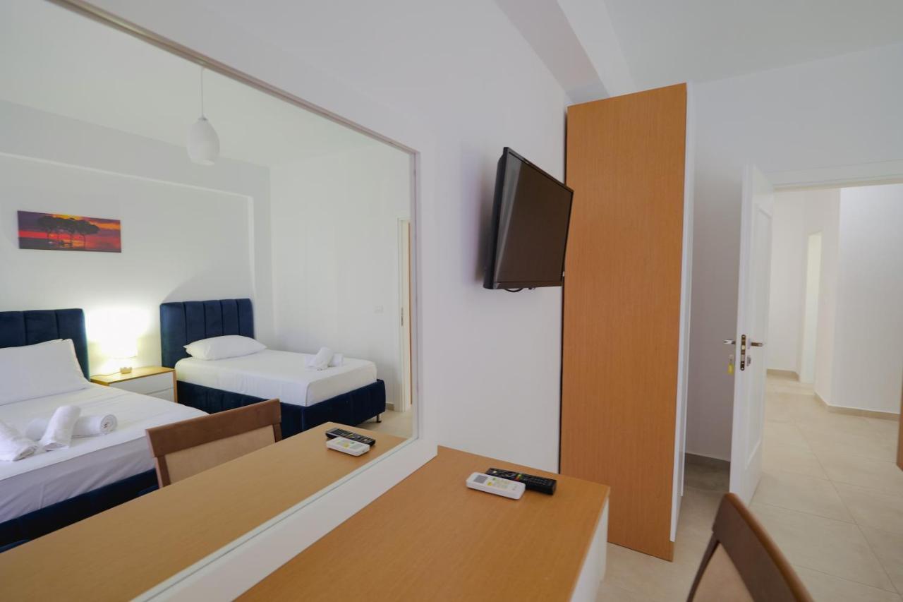 Violeta Apartments Ксамил Екстериор снимка