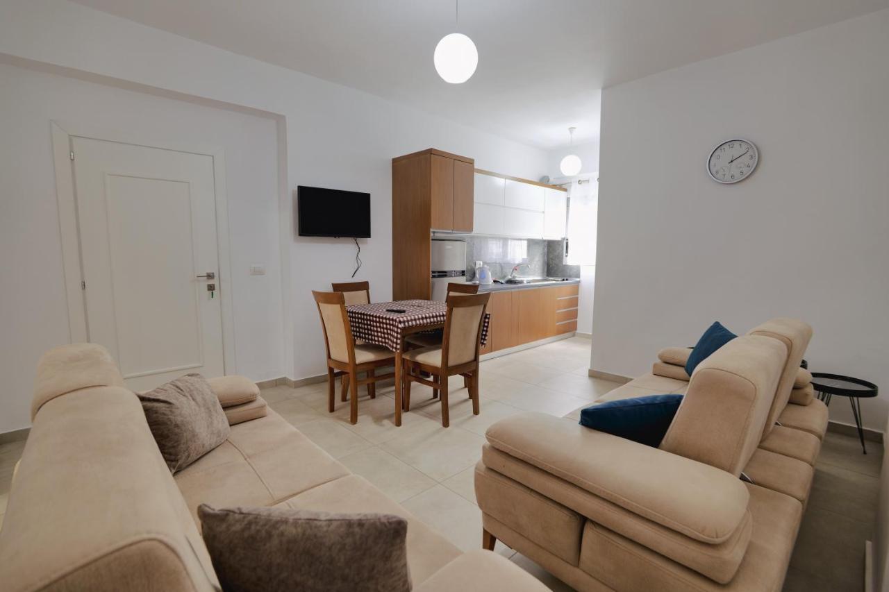Violeta Apartments Ксамил Екстериор снимка