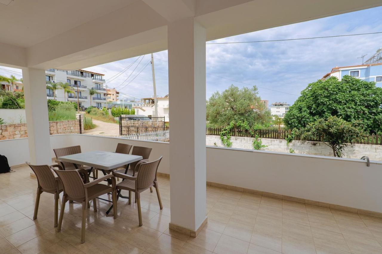 Violeta Apartments Ксамил Екстериор снимка