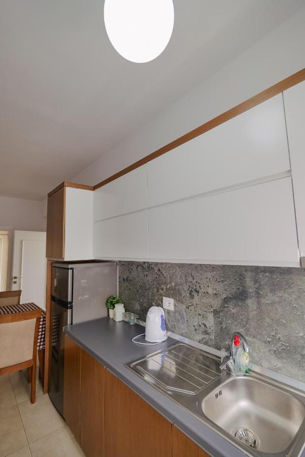 Violeta Apartments Ксамил Екстериор снимка