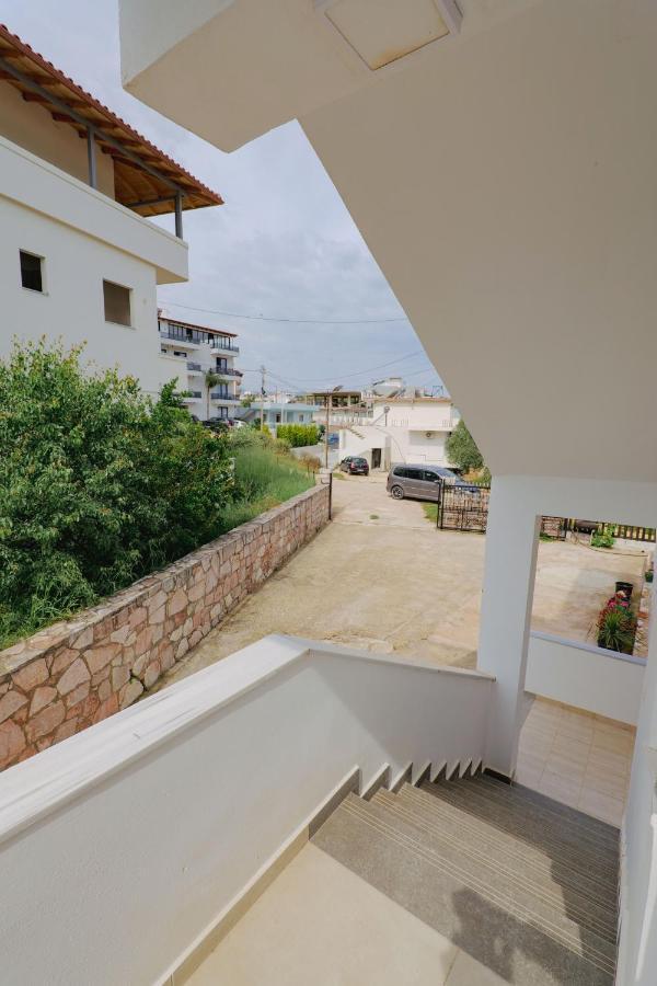 Violeta Apartments Ксамил Екстериор снимка