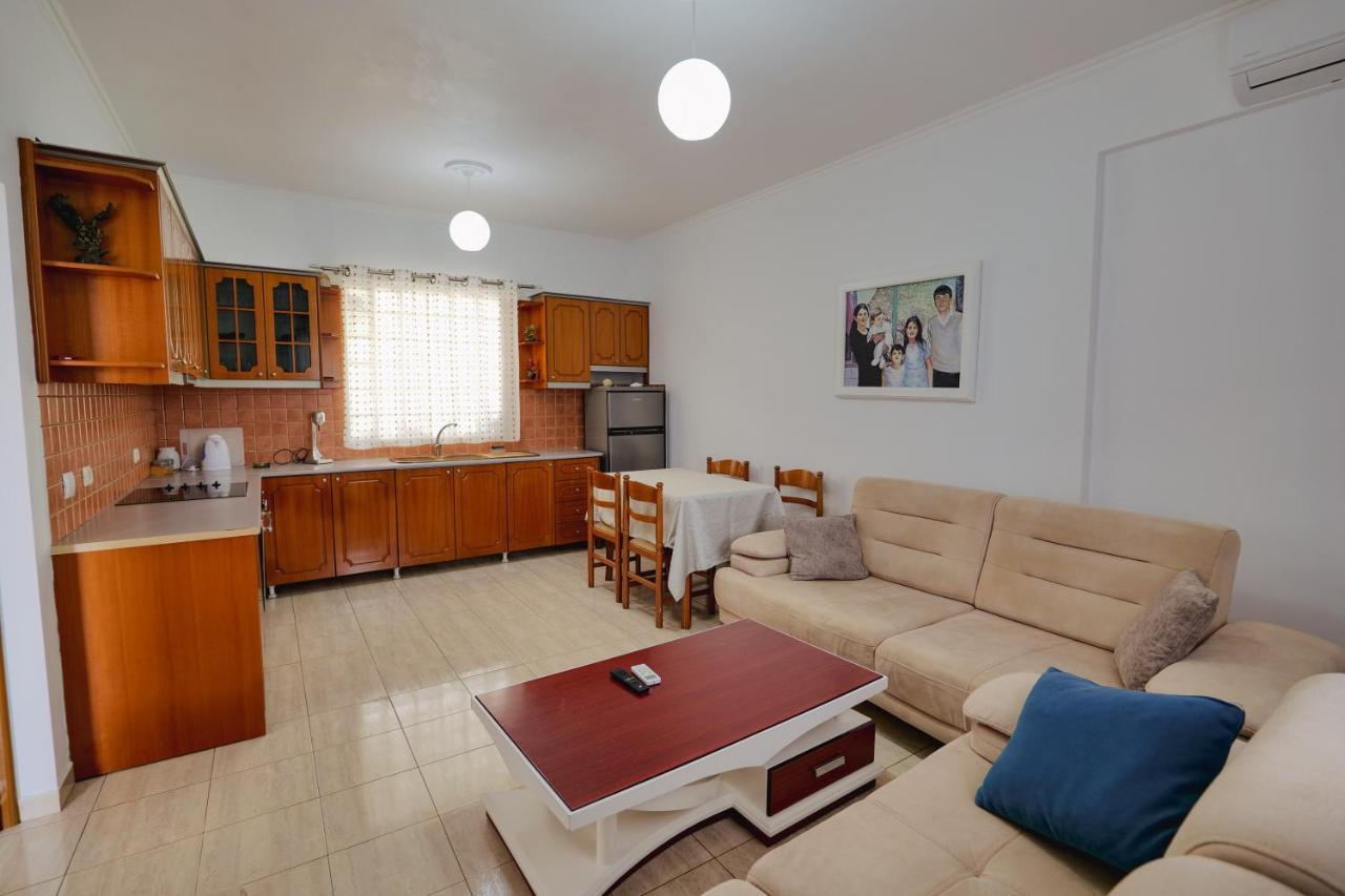 Violeta Apartments Ксамил Екстериор снимка