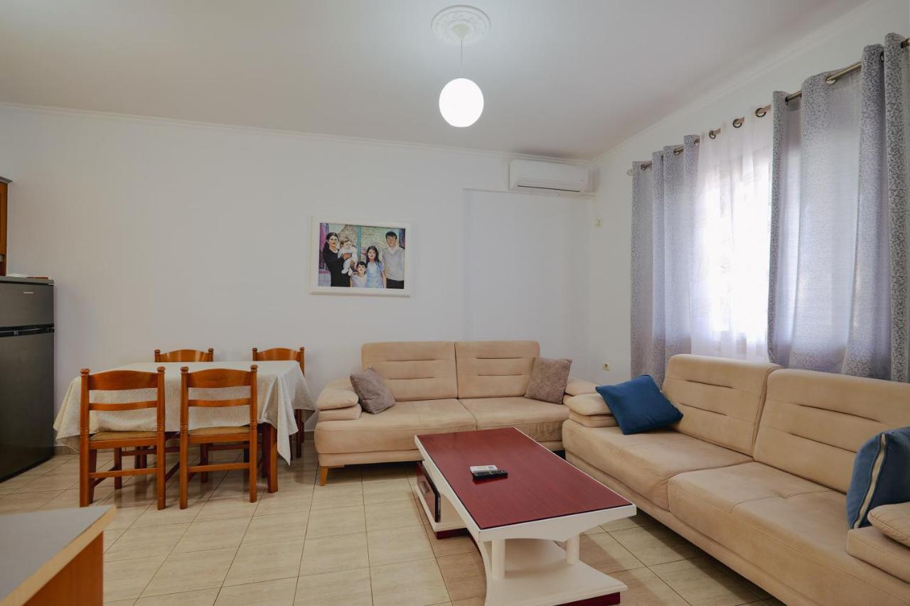 Violeta Apartments Ксамил Екстериор снимка