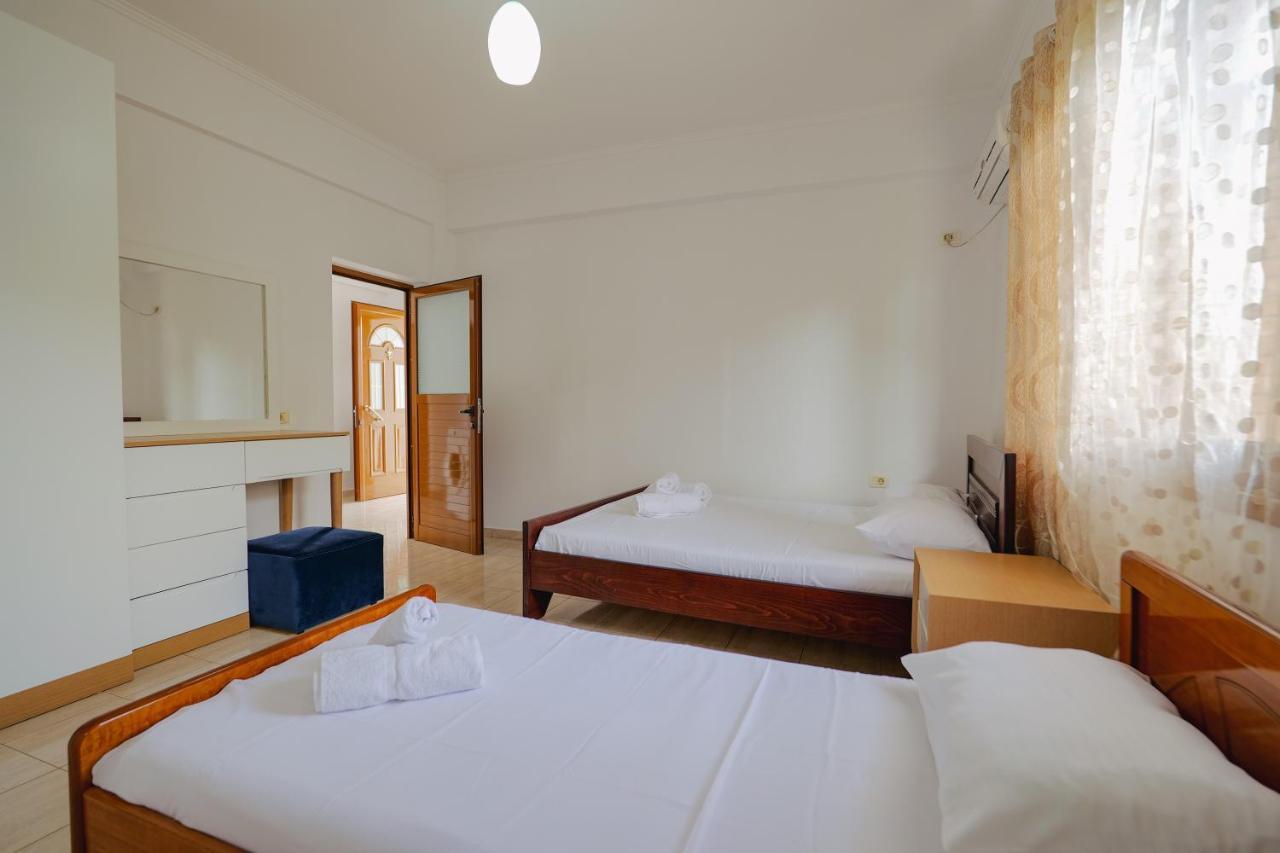 Violeta Apartments Ксамил Екстериор снимка