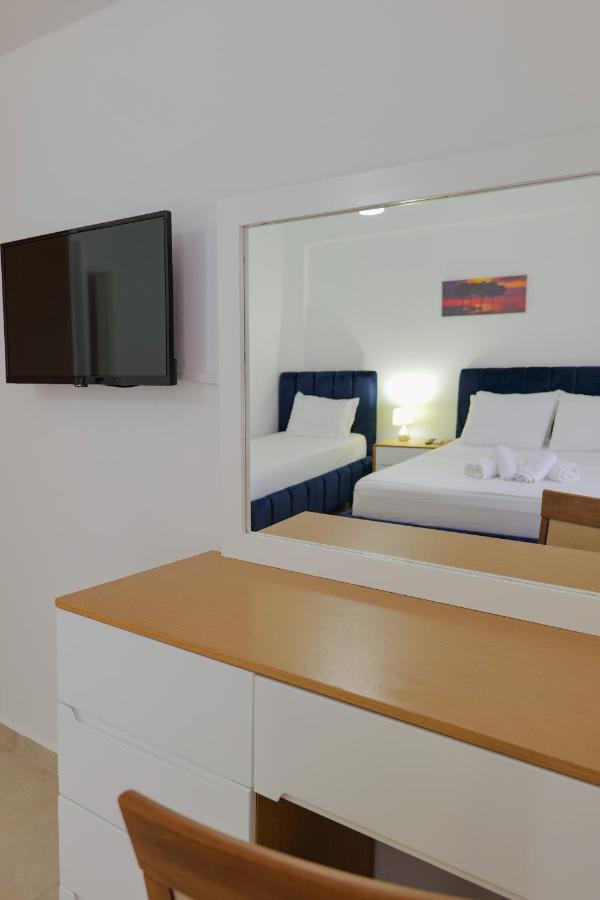 Violeta Apartments Ксамил Екстериор снимка