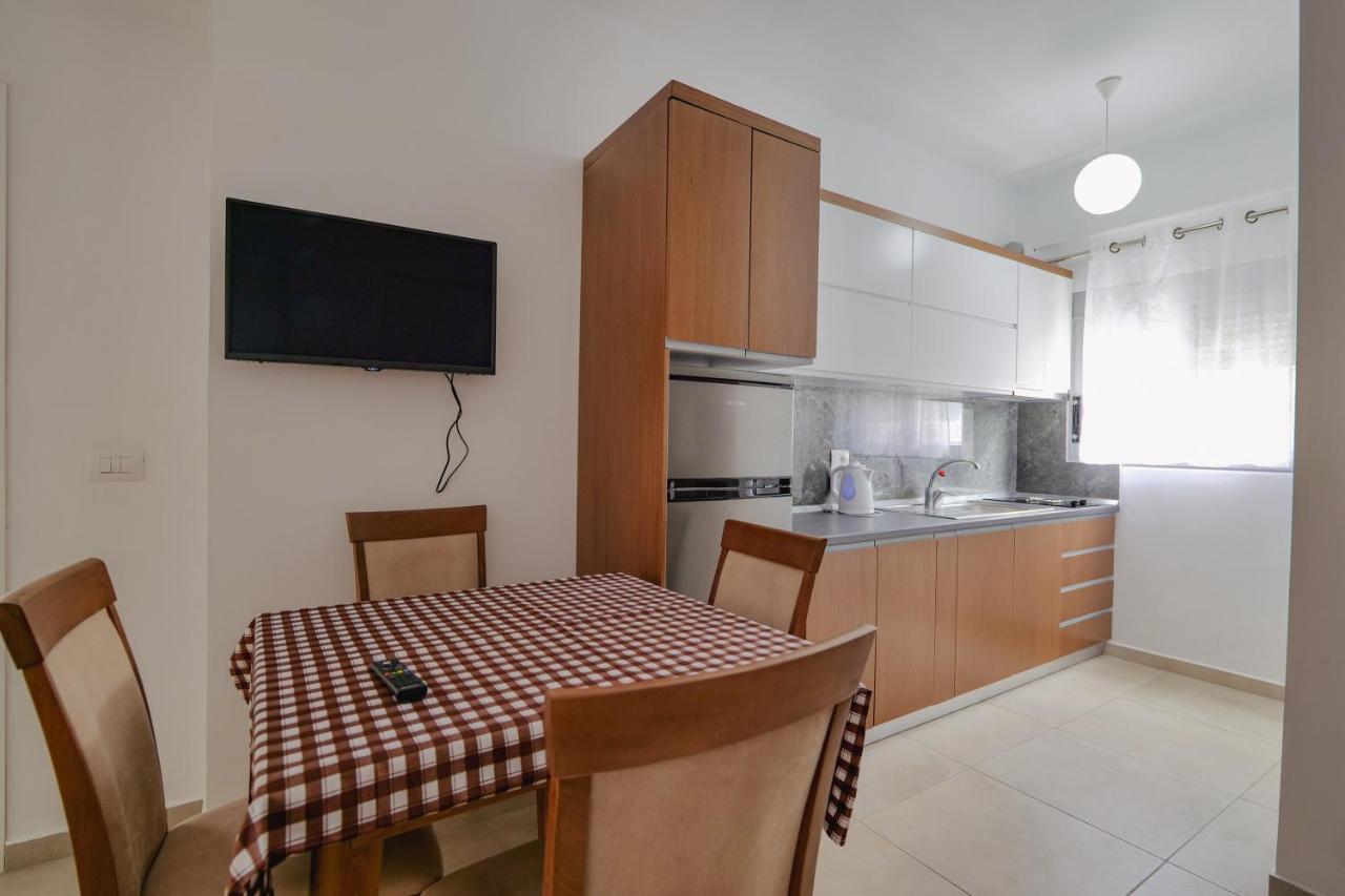 Violeta Apartments Ксамил Екстериор снимка