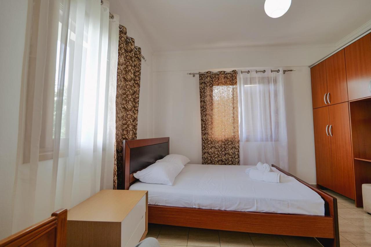 Violeta Apartments Ксамил Екстериор снимка