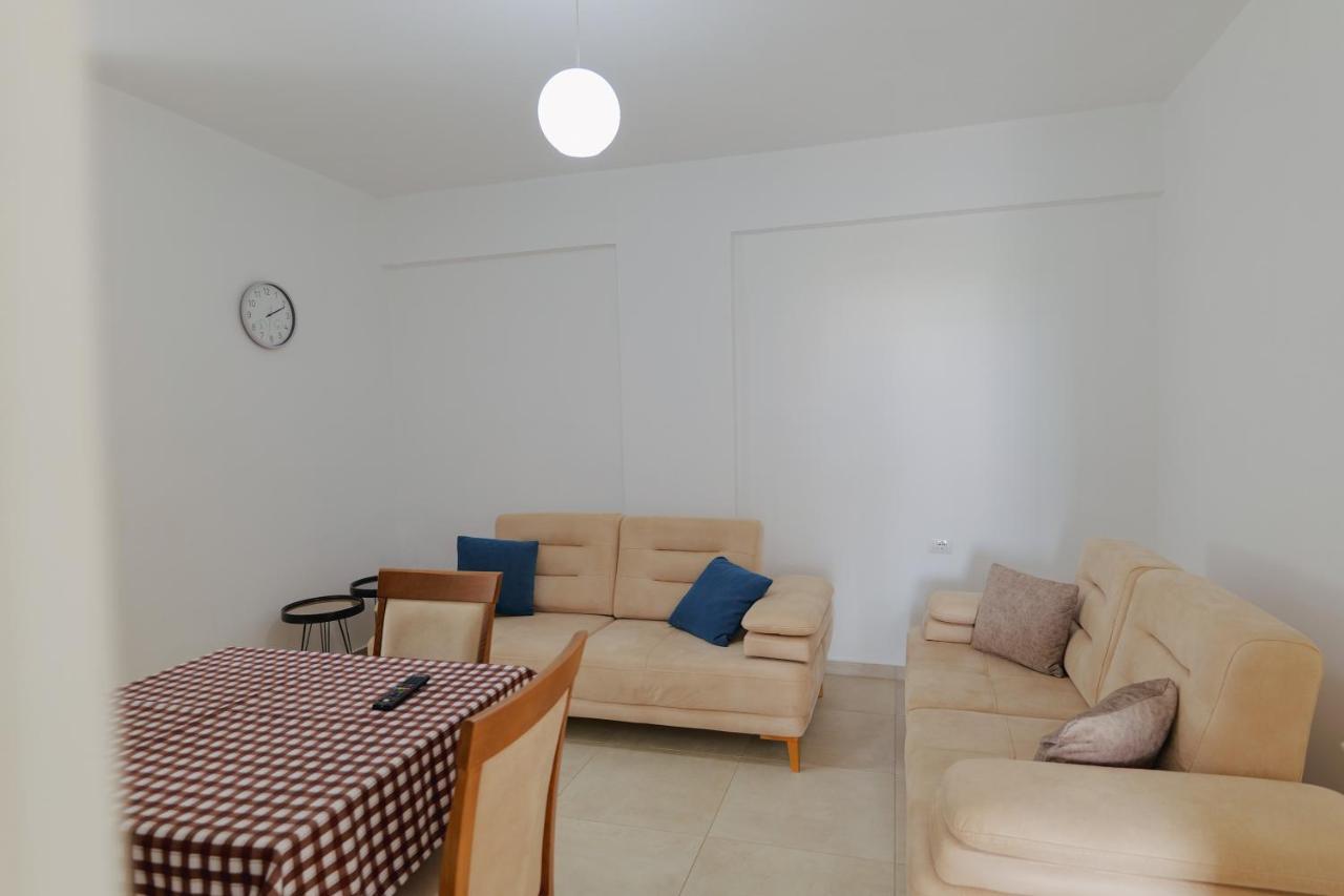 Violeta Apartments Ксамил Екстериор снимка