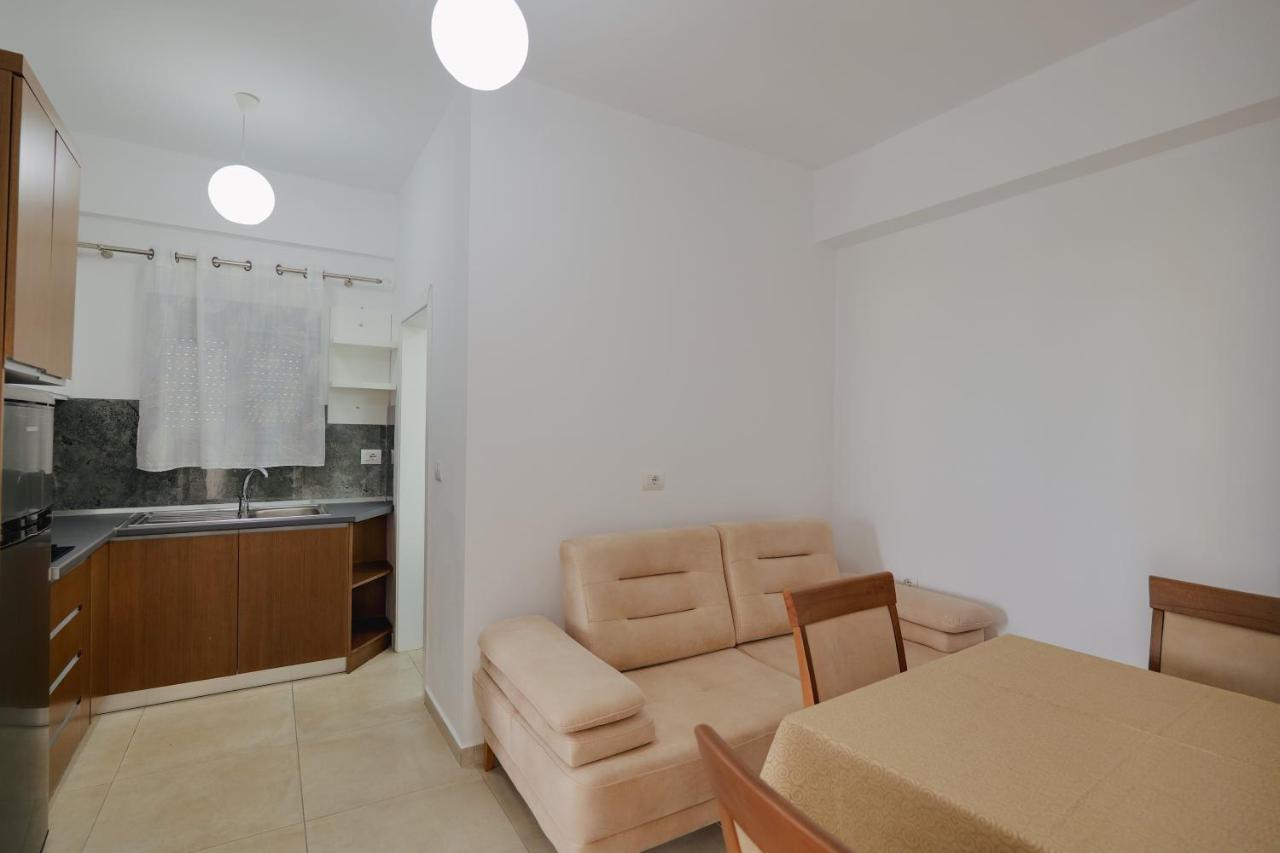 Violeta Apartments Ксамил Екстериор снимка