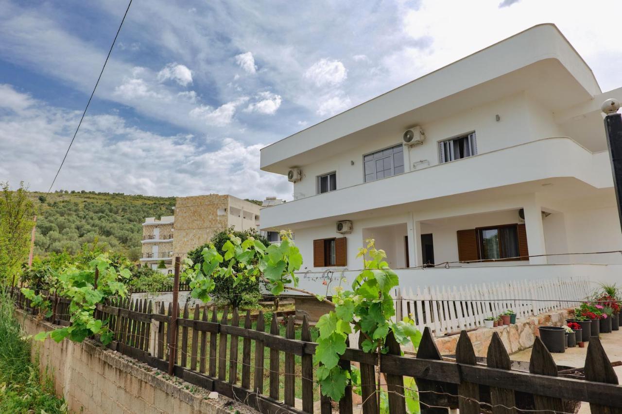 Violeta Apartments Ксамил Екстериор снимка